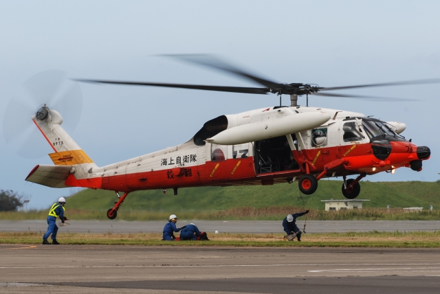 soku_29019.jpg :: 海上自衛隊 乗り物 交通 航空機 ヘリコプター UH.60J 救難ヘリ 