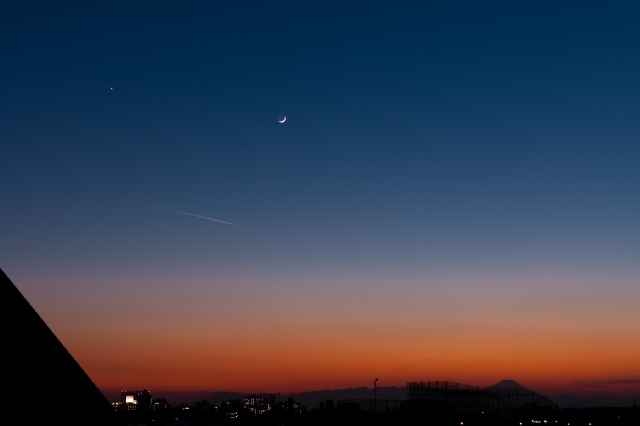 soku_29410.jpg :: 三日月 金星 夕闇 宵の明星 風景 自然 天体 星 