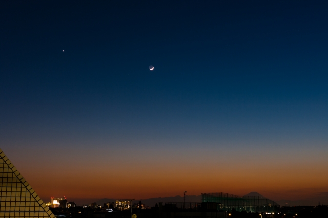 soku_29412.jpg :: 三日月 金星 夕闇 宵の明星 風景 自然 天体 星 