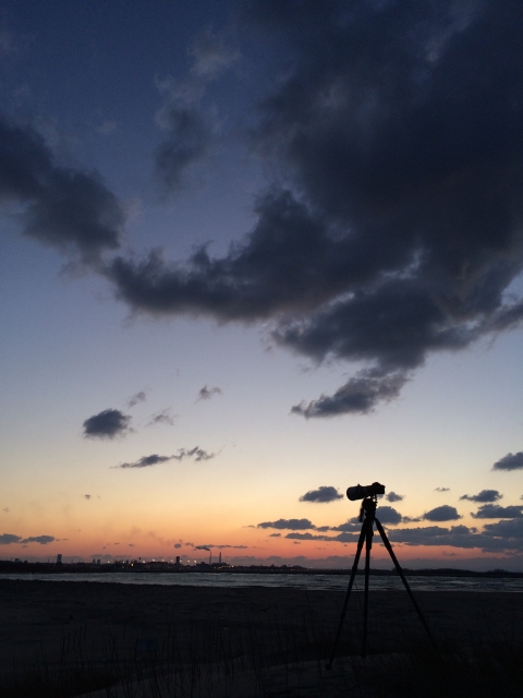 soku_30052.jpg :: iPhone 5S 風景 自然 空 雲 マジックアワー 残照 月 by Niigata 
