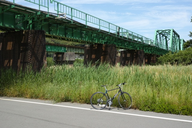 soku_32697.jpg :: 建築 建造物 橋 鉄橋 自転車 