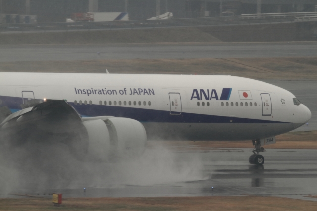 soku_33695.jpg :: ANA B777/HND 乗り物 交通 航空機 飛行機 旅客機 雨 