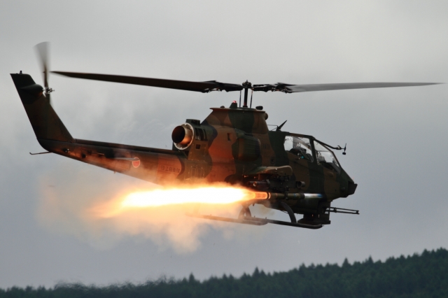 soku_34303.jpg :: 総火演予行 ヘリコプター 軍用機 陸上自衛隊 AH.1S コブラ TOW 
