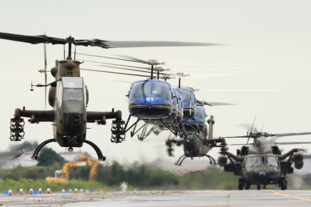 soku_34499.jpg :: 明野駐屯地航空祭予行 AH.1S 対地 対戦車 攻撃ヘリコプター S.61A 多用ヘリ UH.60J 救難ヘリ 
