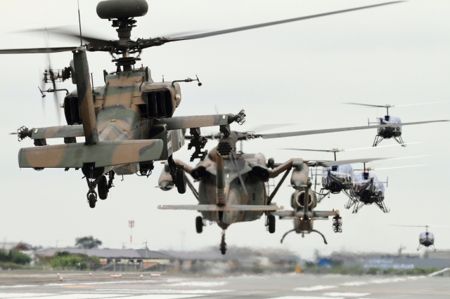 soku_34502.jpg :: 明野駐屯地航空祭予行 アパッチ 攻撃ヘリコプター ヘリコプター群 