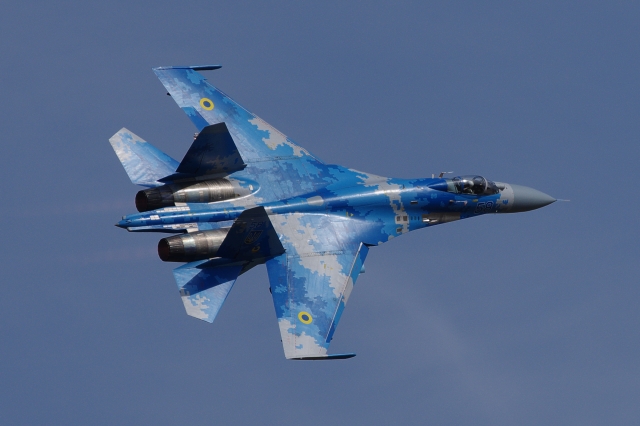 soku_34510.jpg :: チェコ共和国 CIAF2016 ウクライナ Su.27 デモ飛行 乗り物 交通 航空機 飛行機 軍用機 