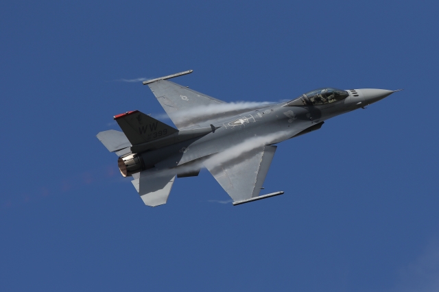 soku_34601.jpg :: 乗り物 交通 航空機 飛行機 軍用機 戦闘機 F.16CM 