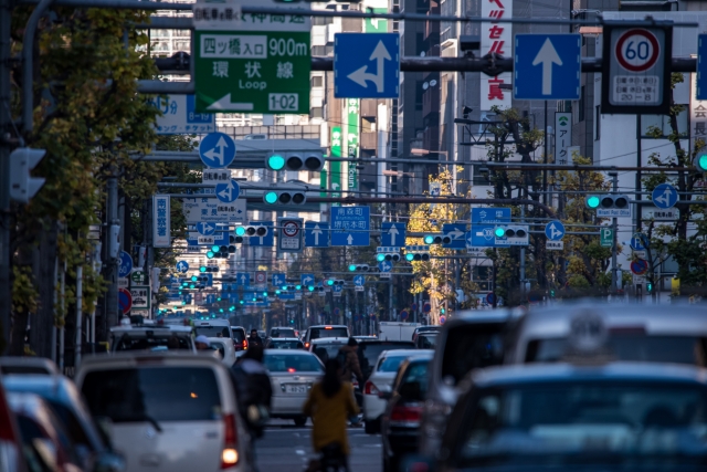 soku_34747.jpg :: 堺筋全部青 風景 街並み 都市の風景 乗り物 交通 信号機 