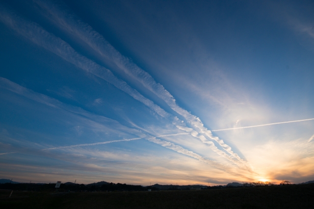 soku_34756.jpg :: 風景 自然 空 雲 飛行機雲 スパークル 