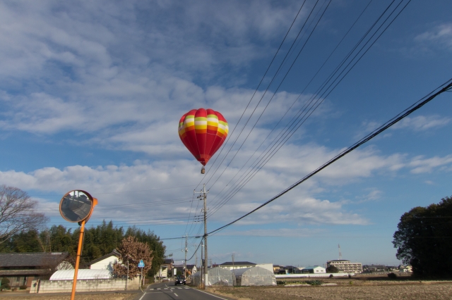 soku_34783.jpg :: 風景 自然 空 飛行機 熱気球 