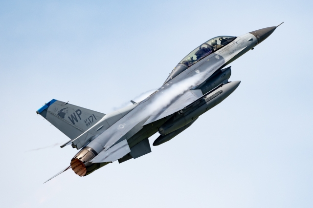 soku_36188.jpg :: 乗り物 交通 航空機 飛行機 軍用機 戦闘機 F-16D WolfPack 