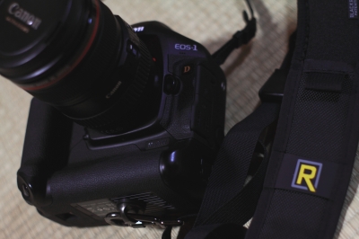 soku_02418.jpg :: カメラストラップ BlackRapid ブラックラピッド R.ストラップ RS.7 Canon EOS.1 