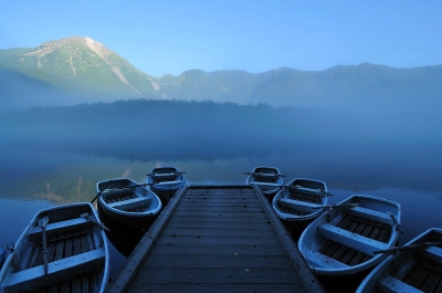 soku_02667.jpg :: 自然 風景 湖 池 湖畔 ボート 