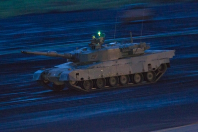 soku_02725.jpg :: 陸上自衛隊 90式戦車 ISO12800 流し撮り 