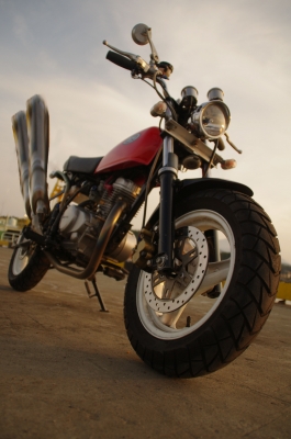 soku_02800.jpg :: 乗り物 オートバイ バイク 自然 風景 夕日 夕焼け 日没 