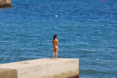 soku_02892.jpg :: 自然 風景 波 海岸 人物 女性 水着 ビキニ 