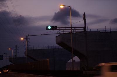 soku_03813.jpg :: 建築 建造物 橋 橋脚 夜景 