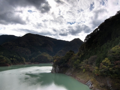 soku_05900.jpg :: PowerShotS95 風景 自然 水分 湖 神流湖 琴平橋 HDR 