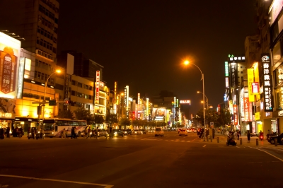 soku_06453.jpg :: 台湾旅行記 建築 建造物 街並み 都市の風景 繁華街 夜景 