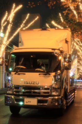 soku_07101.jpg :: ソフトン 色 光 ライトアップ 乗り物 交通 自動車 トラック by NIIGATA光のページェント 