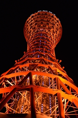 soku_07551.jpg :: 建築 建造物 塔 タワー 色 光 ライトアップ 