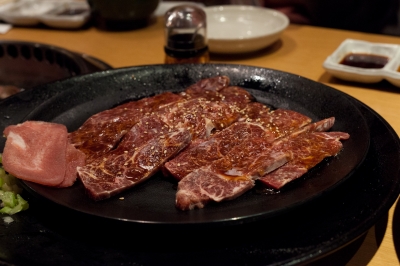 soku_08234.jpg :: 食べ物 和食 焼肉 網焼き 肉 骨付きカルビ 