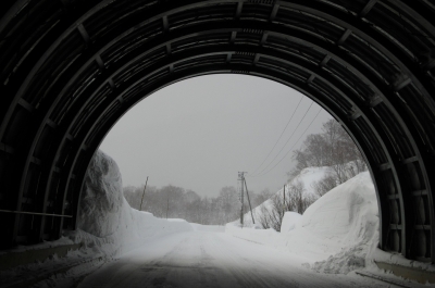 soku_08252.jpg :: 交通 道路 トンネル 風景 自然 雪景色 