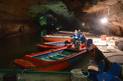 soku_08323.jpg :: 風景 自然 洞窟 乗り物 交通 船 ボート 