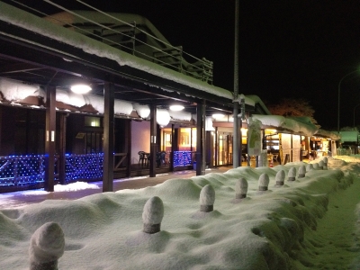 soku_09160.jpg :: 風景 自然 雪景色 駐車場 高速PA パーキングエリア 