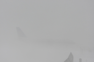 soku_09298.jpg :: 飛行機 風景 自然 雪景色 吹雪 空港 ヒコーキが足りない by KIJ 