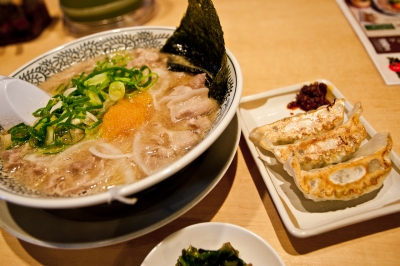 soku_09637.jpg :: 食べ物 麺類 ラーメン 焼き餃子 