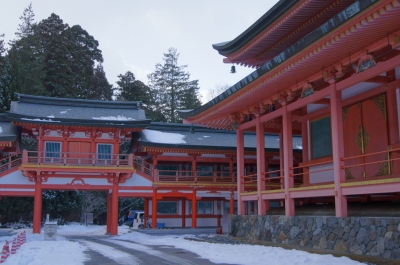 soku_09695.jpg :: 建築 建造物 神社仏閣 寺 朱色 雪景色 