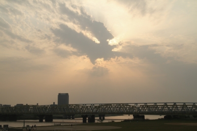 soku_09928.jpg :: 建築 建造物 橋 風景 空 夕焼け 