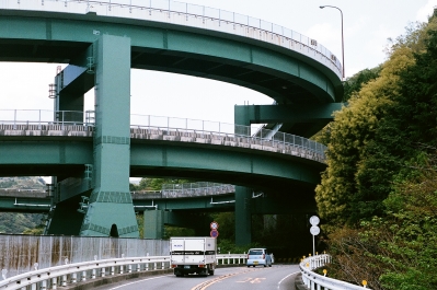 soku_09984.jpg :: ループ橋 建築 建造物 道路 フィルム 銀塩 