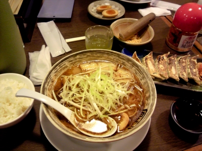 soku_10386.jpg :: 食べ物 麺類 ラーメン 焼き餃子 