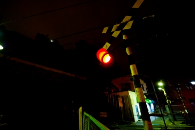 soku_10433.jpg :: 乗り物 交通 鉄道 踏切 夜景 