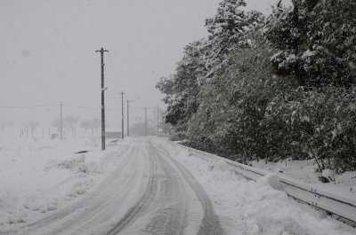 soku_10530.jpg :: 乗り物 交通 道路 風景 自然 雪景色 雪道 