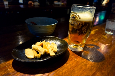 soku_10597.jpg :: 飲み物 ドリンク 酒 生ビール おつまみ メンマ M.O 