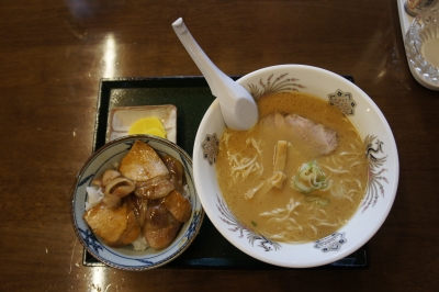 soku_11191.jpg :: 食べ物 麺類 ラーメン とんこつラーメン チャーシュー丼 