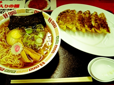 soku_11557.jpg :: 食べ物 麺類 ラーメン 焼き餃子 