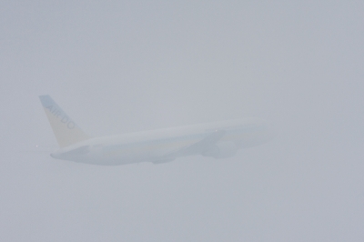 soku_11779.jpg :: 乗り物 交通 航空機 飛行機 荒天 吹雪 雪 