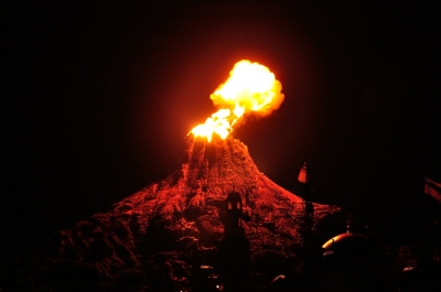 soku_11979.jpg :: アトラクション ディズニーランド ビッグサンダーマウンテン 噴火 火 炎 
