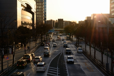 soku_12105.jpg :: 横浜 建築 建造物 道路 逆光 