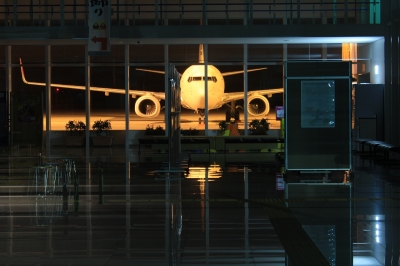 soku_12747.jpg :: 空港 深夜 乗り物 交通 航空機 飛行機 夜景 