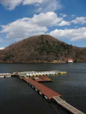 soku_13191.jpg :: PowerShotS95 風景 自然 水分 湖 空 雲 ボート ナイスボート(?) 円良田湖 