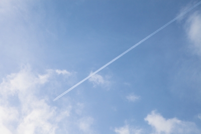 soku_15495.jpg :: 風景 自然 空 青空 飛行機雲 コントレイル ヒコーキ 