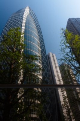 soku_15730.jpg :: 都市の風景 コクーンビル 新宿 建造物 御影石 鏡像 
