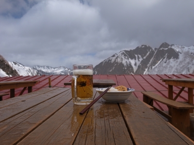 soku_16267.jpg :: 生ビール おでん ジョッキ 山の風景 