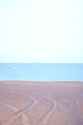 soku_16938.jpg :: 撮って出し 船 海 砂浜 長時間露光 