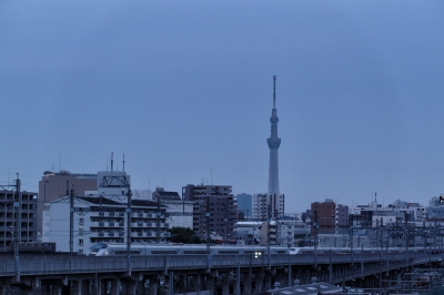 soku_17373.jpg :: 乗り物 交通 鉄道 新幹線 建築 建造物 塔 タワー 東京スカイツリー 